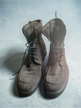 Scarosso Unisex Charcoal Gray Suede Chukka Boots -